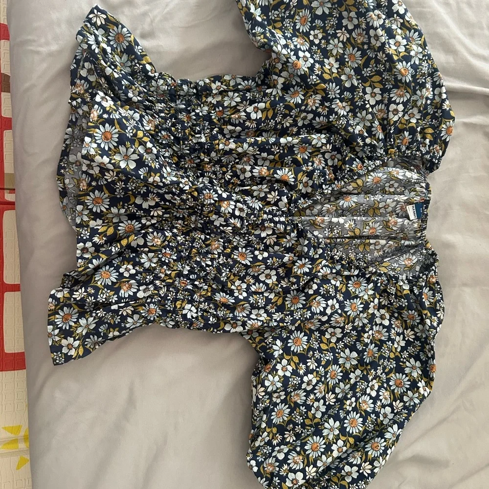 Old Navy Navy Floral Smocked Peplum Puff Sleeve Blouse